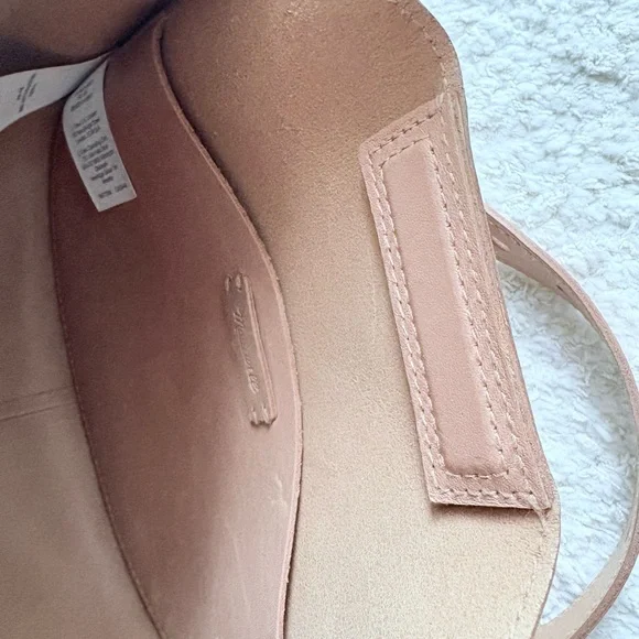 Madewell Sydney Light Tan Leather Crossbody Handbag Brass Details 9”x 8” - Picture 3 of 12